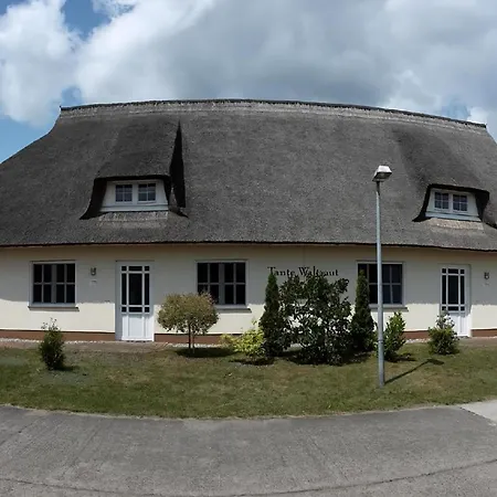 In Garz Mit Terrasse Und Grill Holiday home *